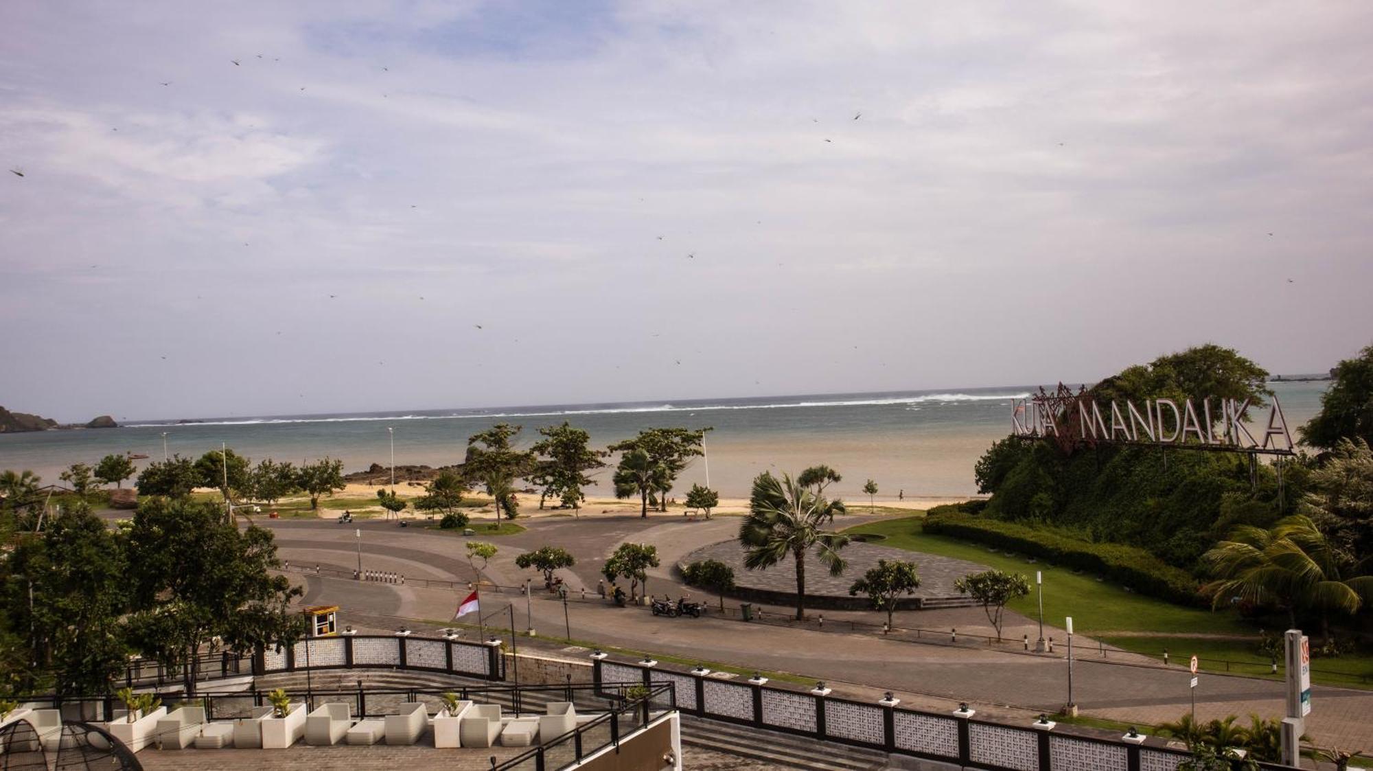 Raja Hotel Kuta Mandalika Resort & Convention Kültér fotó