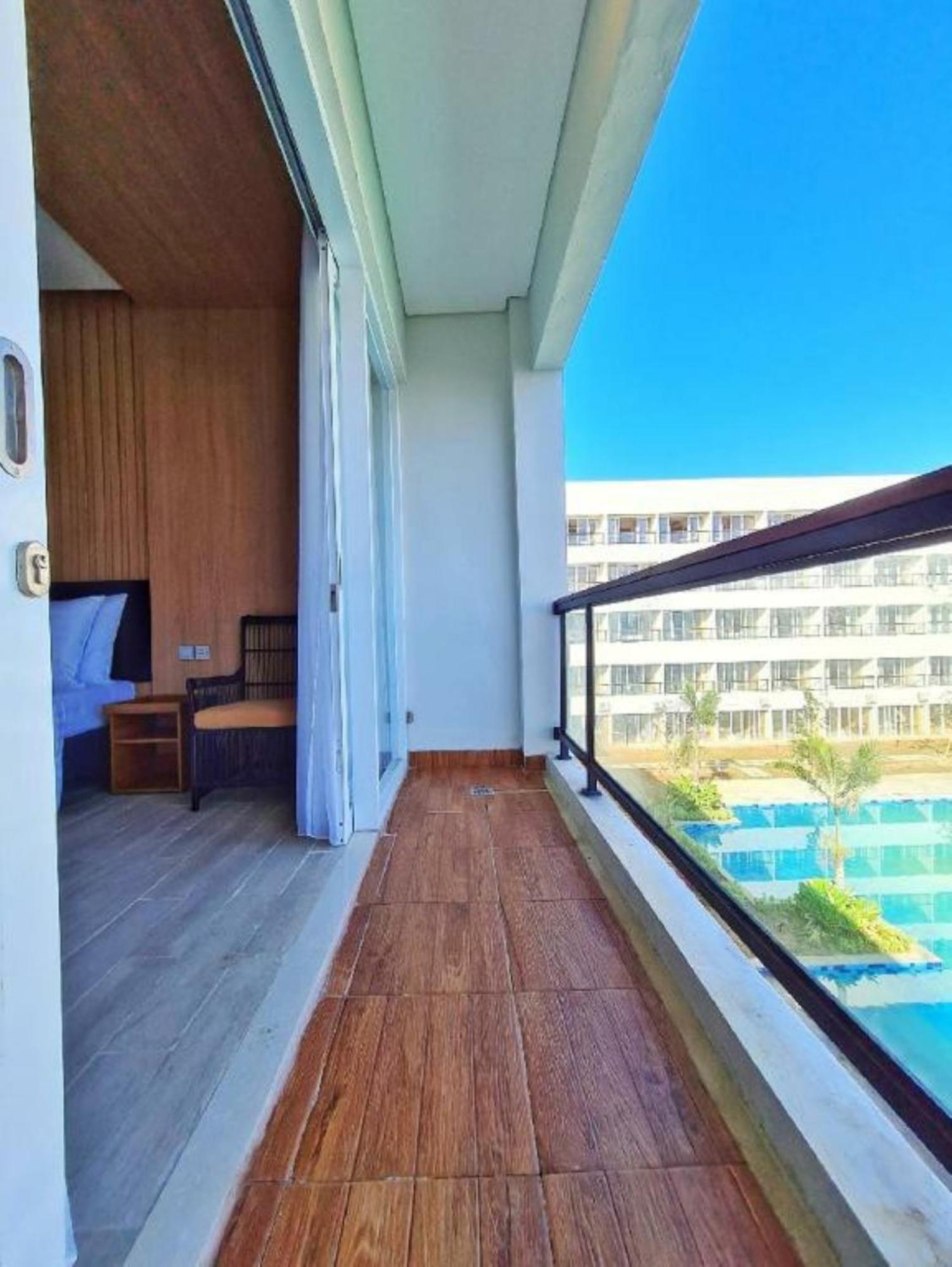 Raja Hotel Kuta Mandalika Resort & Convention Kültér fotó