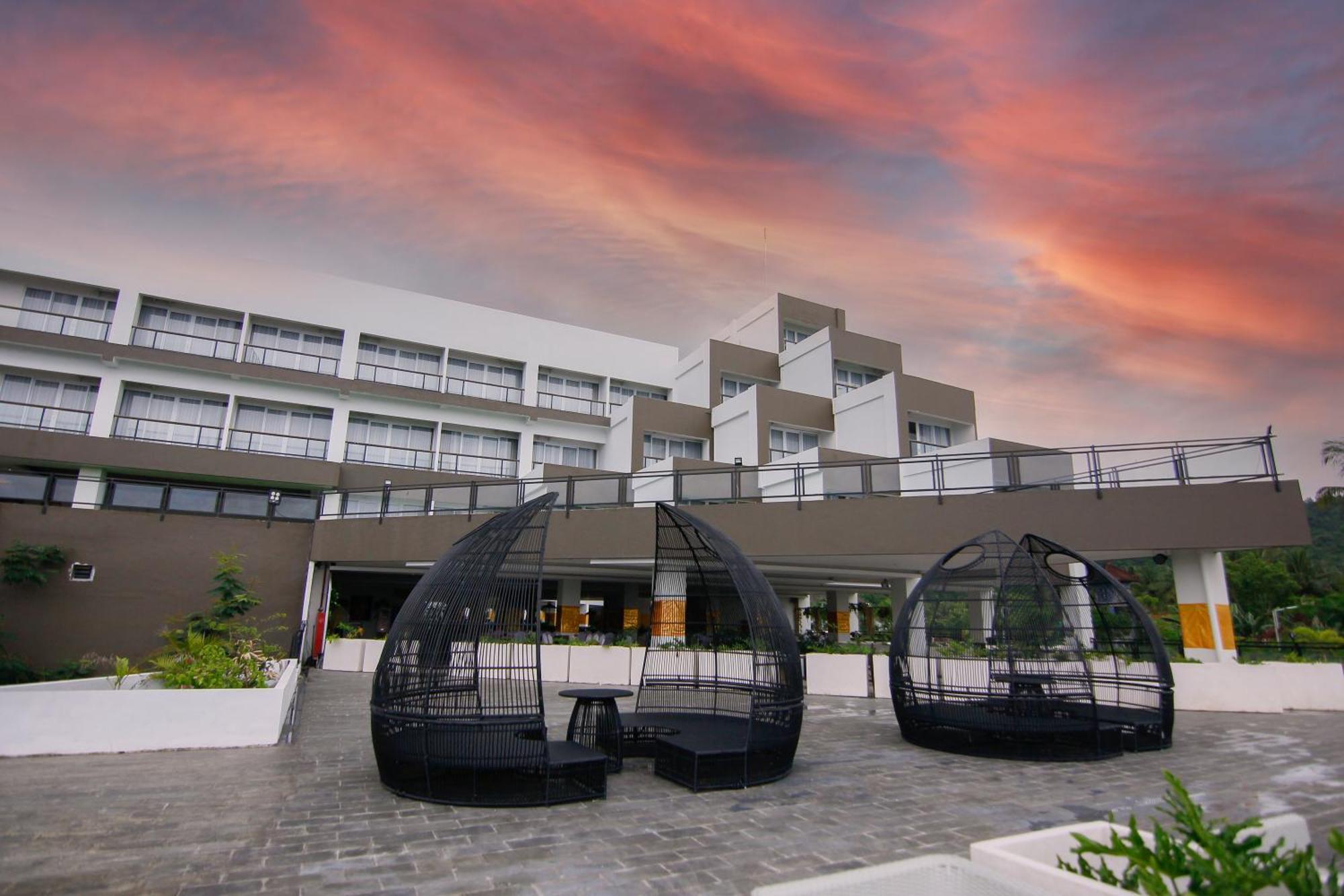 Raja Hotel Kuta Mandalika Resort & Convention Kültér fotó